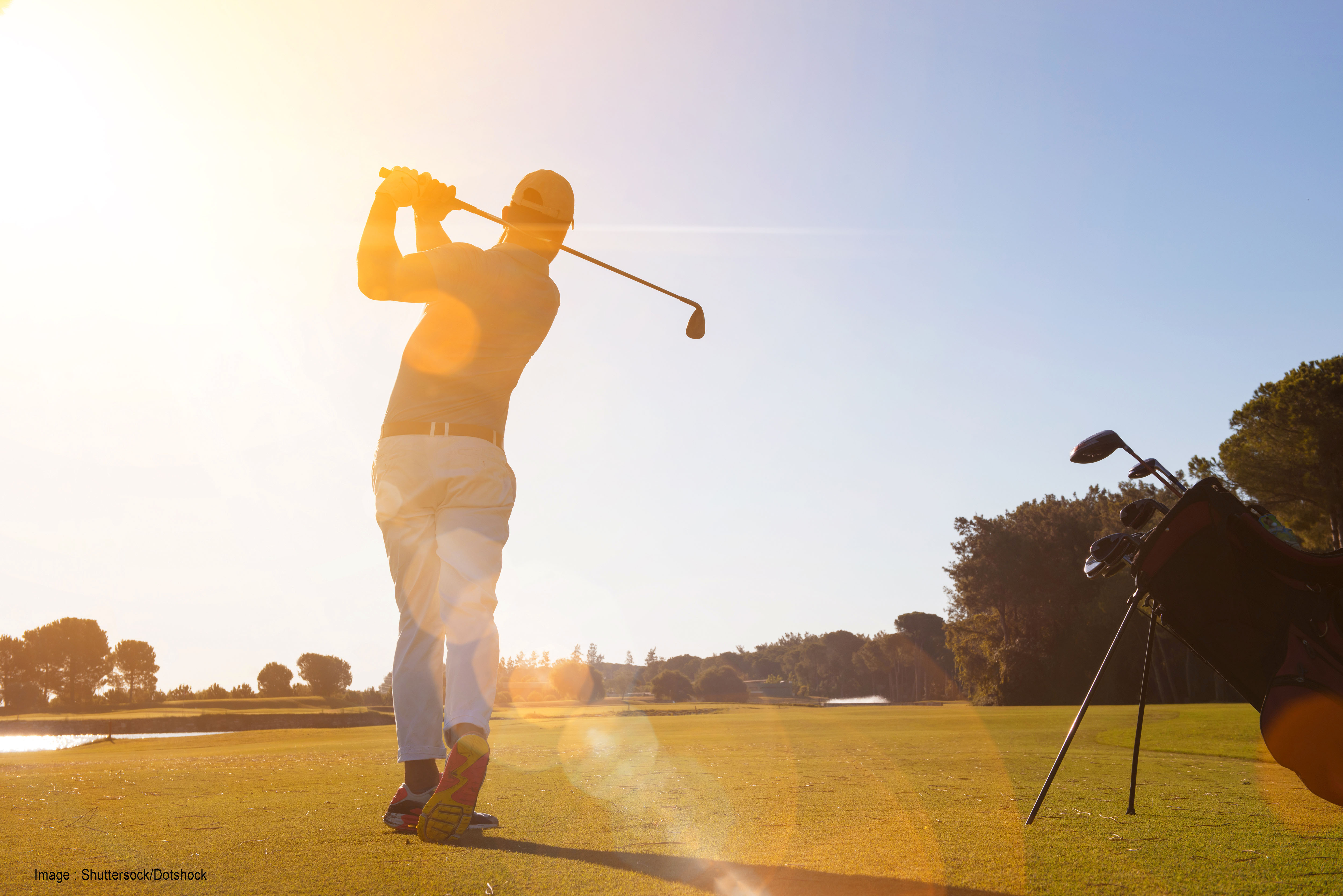 Golfer and turf suffer in hot sun mr